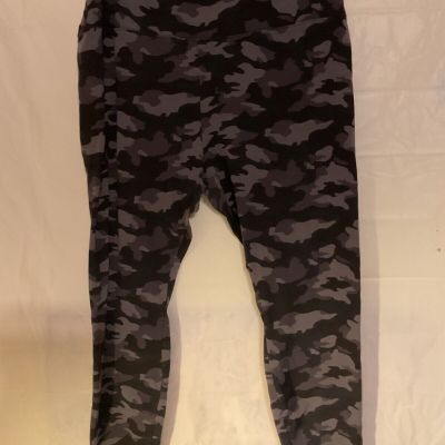 Simply Vera Wang leggings Women’s size 2X Camouflage pants Athletic Exercise