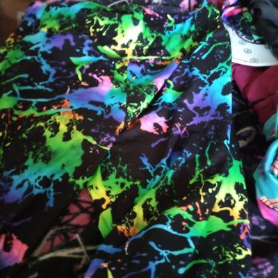 colorful splatter size 2XL leggings to match the shirt