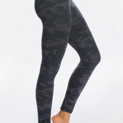 Spanx Look At Me Now Seamless Leggings.  Black Camo.  Size XL