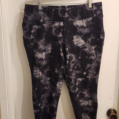 Torrid Size 1(14/16) We Swear By The Fit Blk/Gry Tie-Dyed Cropped Leggings