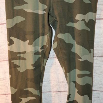 Women's Medium Green Camo Leggings PINK