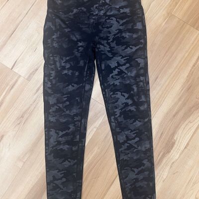 SPANX By Sara Blakely Black  Shiny Camouflage  Leggings Size XL