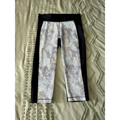 Under Armour active cropped capri leggings size large