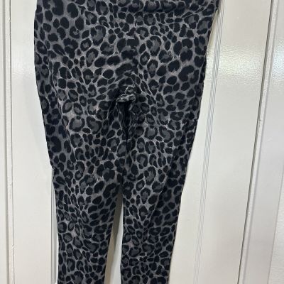 Torrid  Gray Animal Print Cropped Cotton Leggings Size 1XL