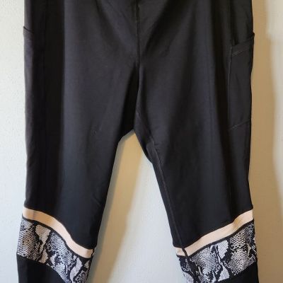 Torrid Active Women’s Plus Size Snake Print Legging Size 4X Peach Black White