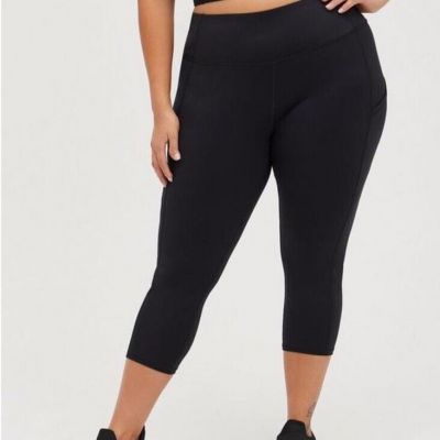 Torrid Active Performance High Rise  Black Lite Capri Leggings Plus Size 4 NWOT