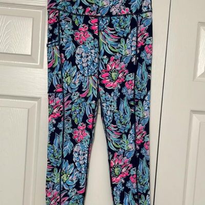 Lilly Pulitzer Luxletic (M) Crop Weekend Pineapple Paradise High Rise EUC