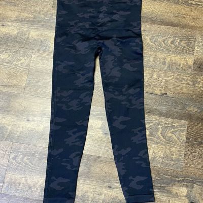 Spanx Look At Me Now Seamless Leggings Womens Size Medium Camo