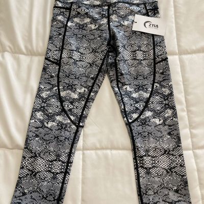 Zyia Active Black Snake Print Size 4 Crop Legging Pant Yoga Pilates Barre