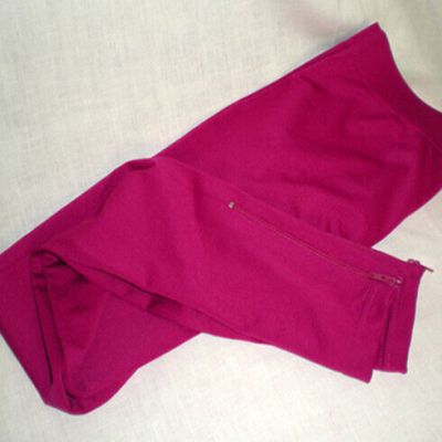 NWT Forever 21 Women’s size S Fashion Leggings Pink Magenta Stretch Zipper