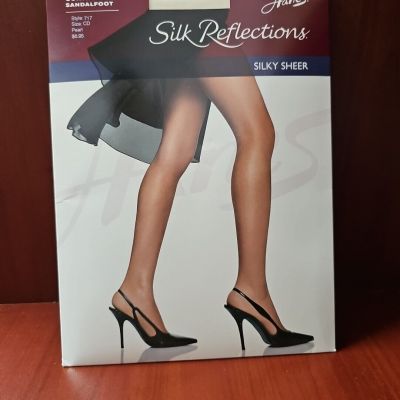 NWT HANES Women's Tights Control Top Sandalfoot Pearl Color.Size CD