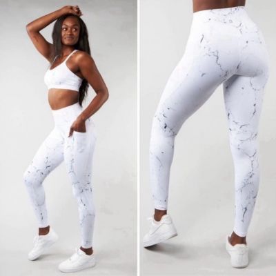 Buff Bunny Women’s Medium Limitless Leggings White Black New