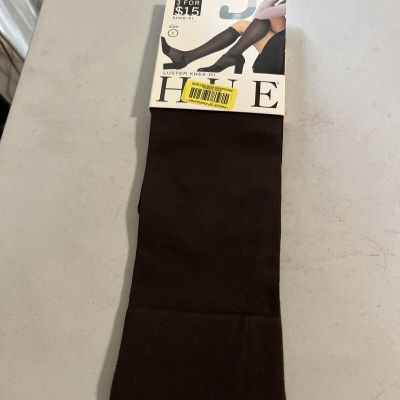 NWT Hue Espresso Brown Luster Knee High Stocking Socks Size 1 One Pair