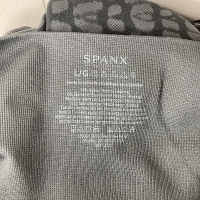 SPANX Large Look at Me Now Cropped Seamless Leggings- Indigo Geo. I