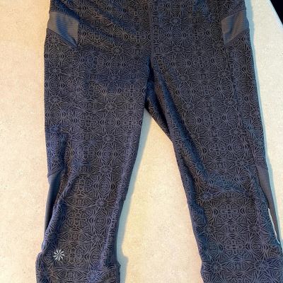 Athleta Women’s Cropped Leggings Size Medium Workout Pants Black And Grey