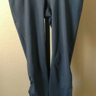 Gap Maternity Blackout Technology Capri Cinched string bottom Size Small- Black