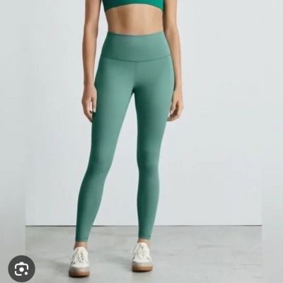 NWT Everlane Perform Ankle length legging Women's Small Soft Green Medium