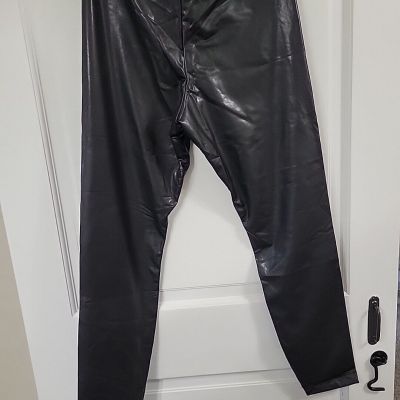 Old Navy Item 408590 Women's Faux Leather Leggings, Size M - Black