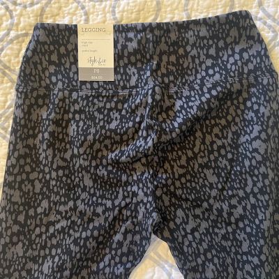 STYLE AND CO Leggings Camo Capri PS New with tags.